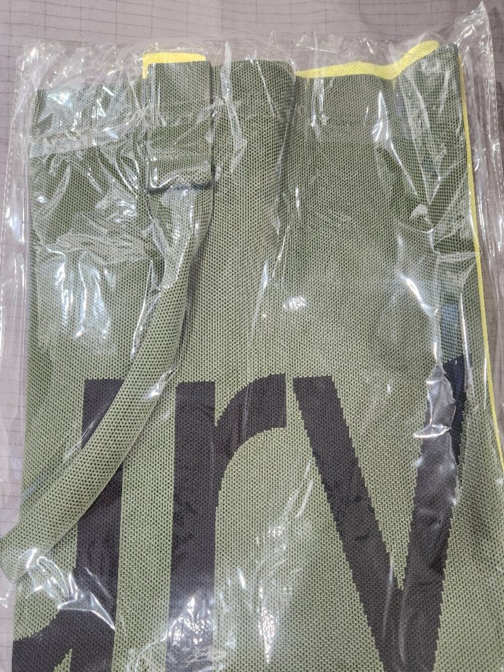 Curves Two-Tone Knit Tote (Olive/Lime) no key chain